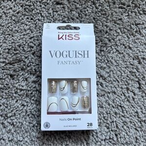 KISS Voguish Fantasy Glue On Nails